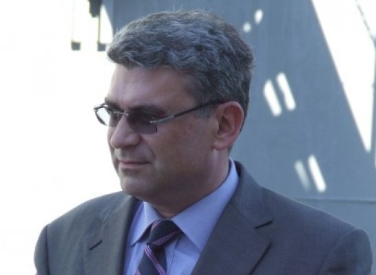 Baconschi a postat pe Facebook o scrisoare prin care o anunţă pe Udrea de demisia sa din PMP